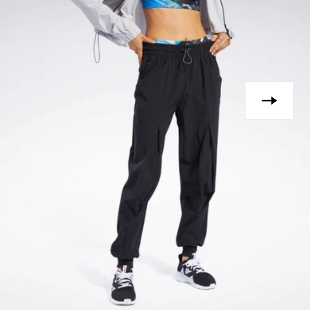 Pleated woven joggers